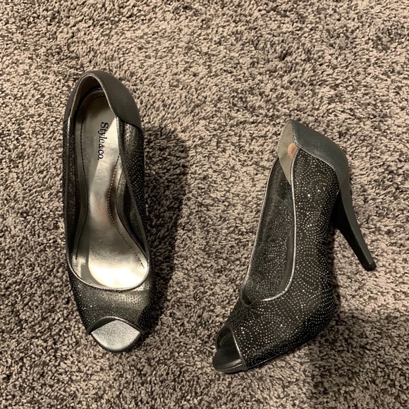 Style & Co Naveah Heels Pewter  size 6.5 - Picture 2 of 12
